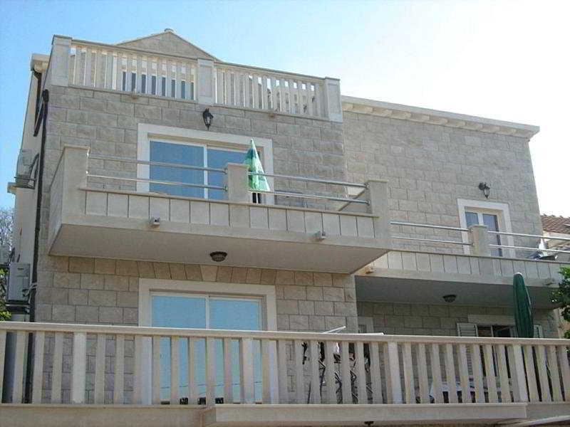 Dub Apartment *